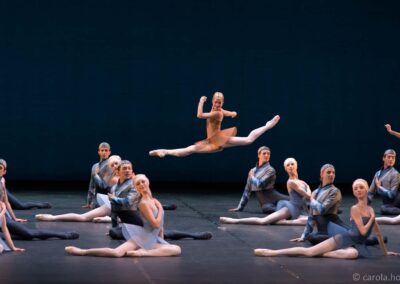 Namouna - Ein großes Divertissement. Ch: Alexei Ratmansky. Iana Balova, Ensemble. Staatsballett Berlin 2014