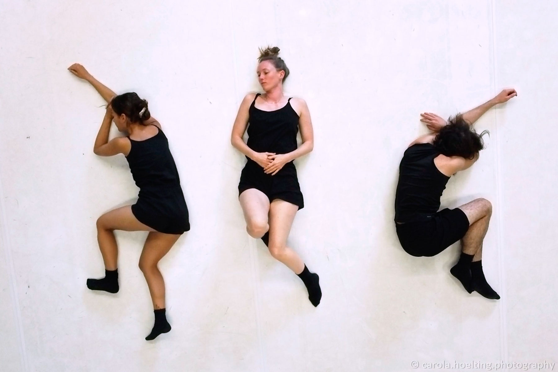 ANSICHTSSACHEn. Research Project with Barbara Cleff. Dancers: Sabrina Rocha, Ronja Häring, Tiziano Portas. Videostill. Berlin 2021
