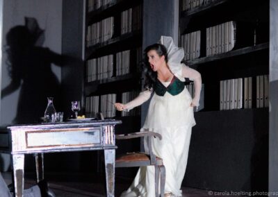 Tosca. D: Matthias Kaiser. Marcela de Loa as Tosca. Theater Ulm 2008